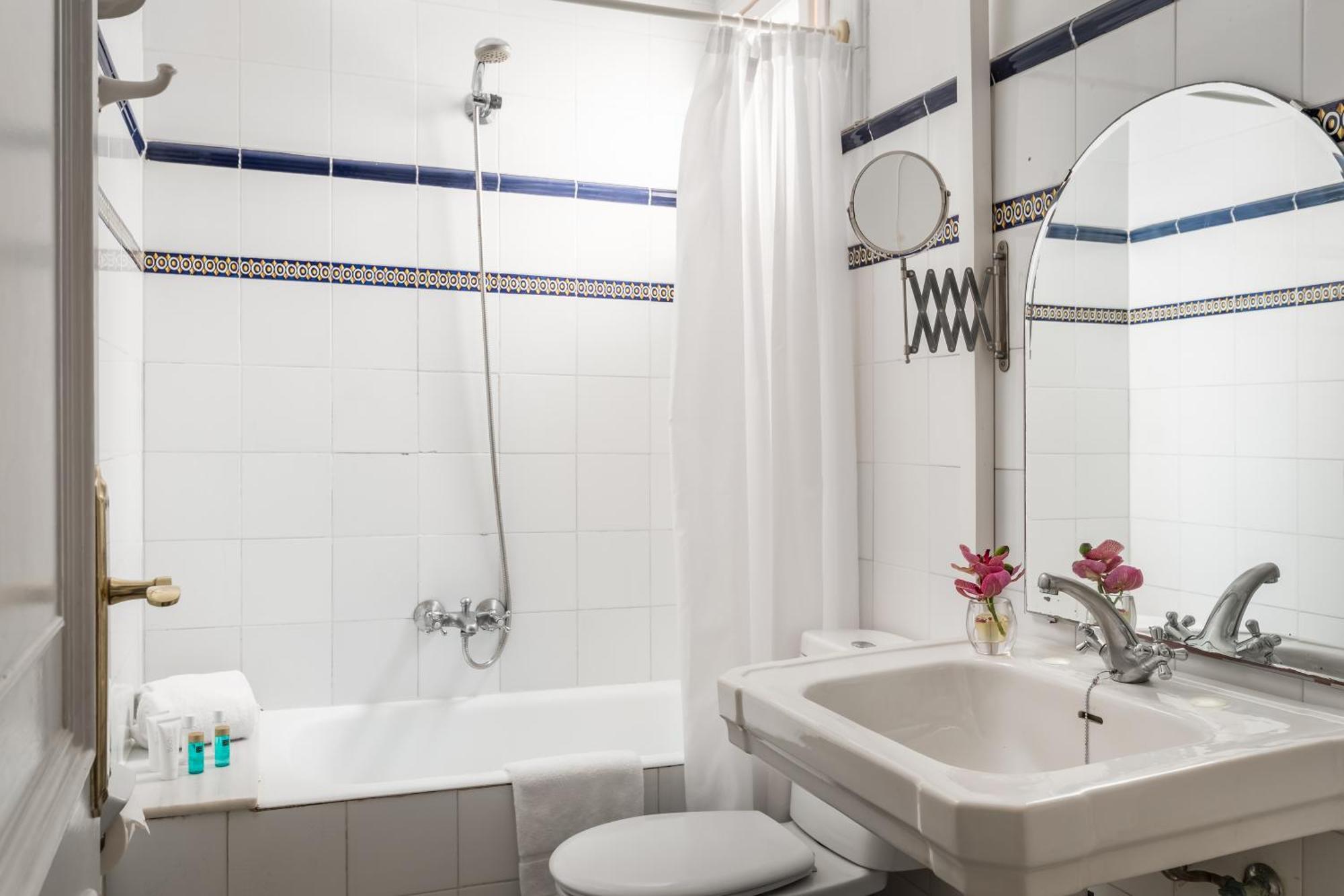 Hotel Medium Renaixenca Ситжес Екстериор снимка