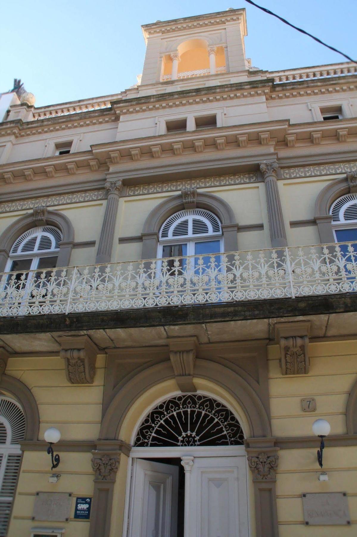 Hotel Medium Renaixenca Ситжес Екстериор снимка