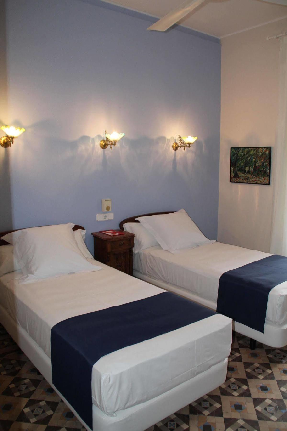Hotel Medium Renaixenca Ситжес Екстериор снимка